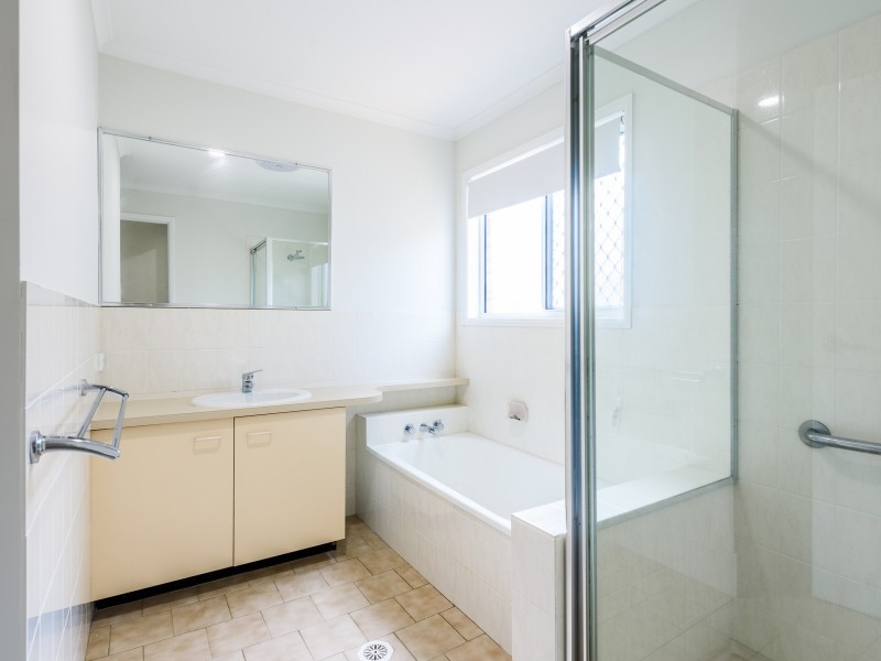 2/14 Hentdale Court, Labrador QLD 4215