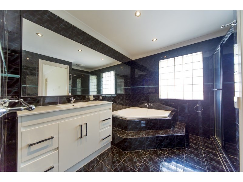 7 Cherry Alder Court, Arundel QLD 4214