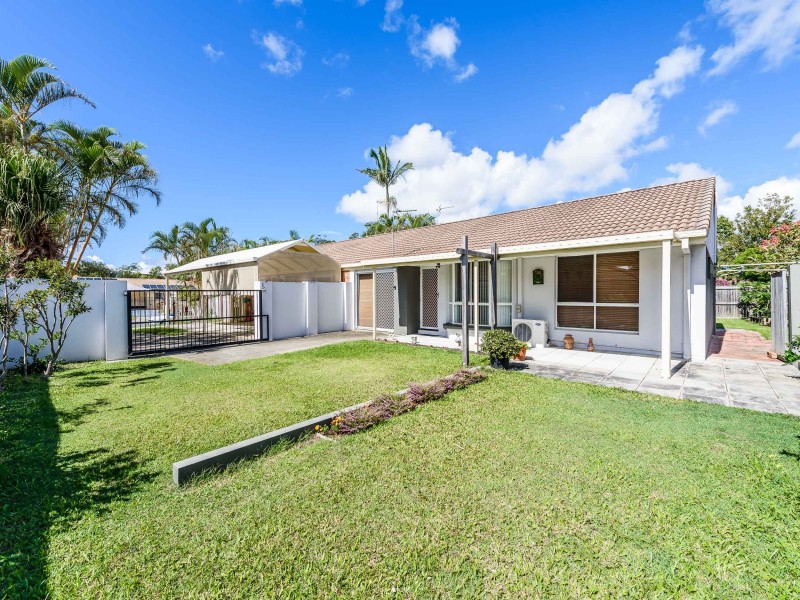 2/3 Hentdale Court, Labrador QLD 4215