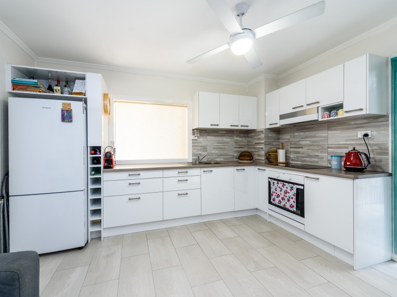 2/16 Sutherland Avenue, Labrador QLD 4215