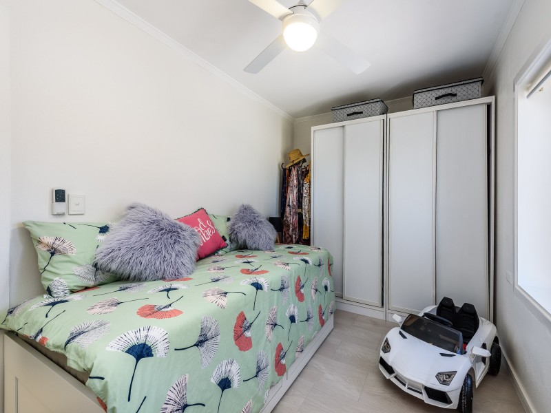 2/16 Sutherland Avenue, Labrador QLD 4215