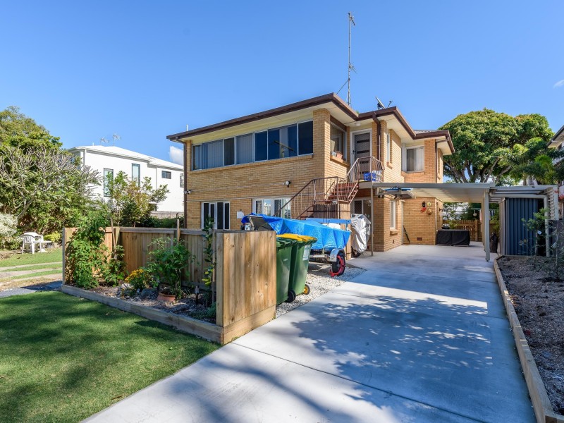 2/16 Sutherland Avenue, Labrador QLD 4215