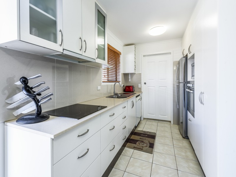 1/12 Davebill Court, Labrador QLD 4215