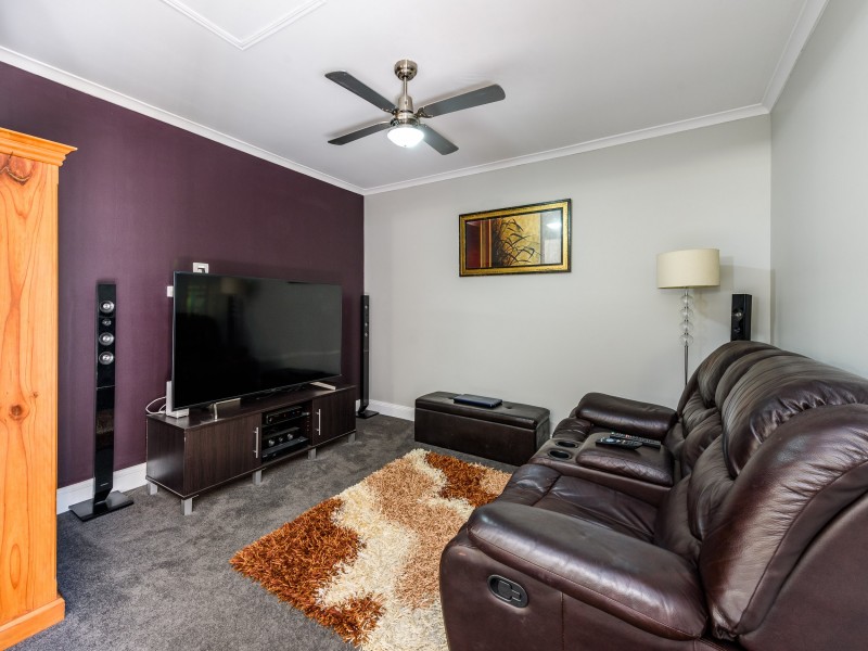 1/12 Davebill Court, Labrador QLD 4215