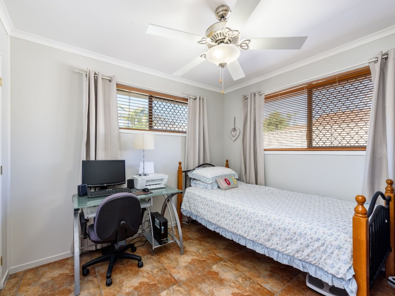 1/12 Davebill Court, Labrador QLD 4215