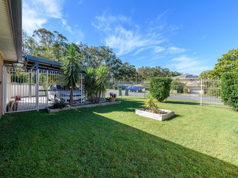 1/12 Davebill Court, Labrador QLD 4215