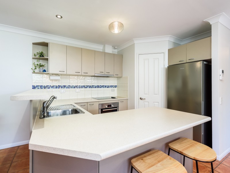 2/7 Coral Avenue, Labrador QLD 4215