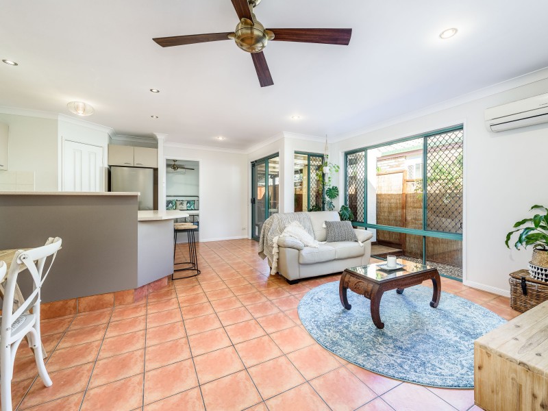 2/7 Coral Avenue, Labrador QLD 4215