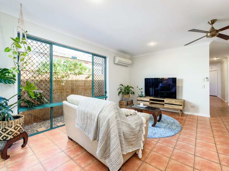 2/7 Coral Avenue, Labrador QLD 4215