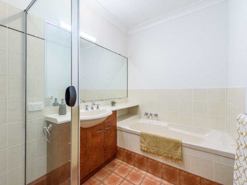 2/7 Coral Avenue, Labrador QLD 4215