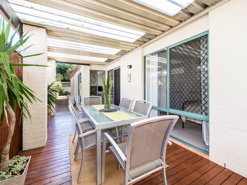 2/7 Coral Avenue, Labrador QLD 4215