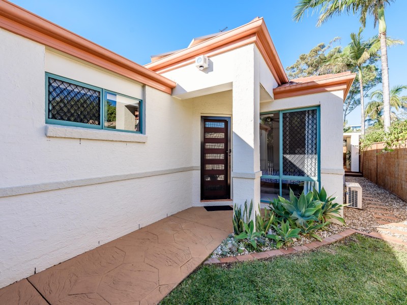 2/7 Coral Avenue, Labrador QLD 4215