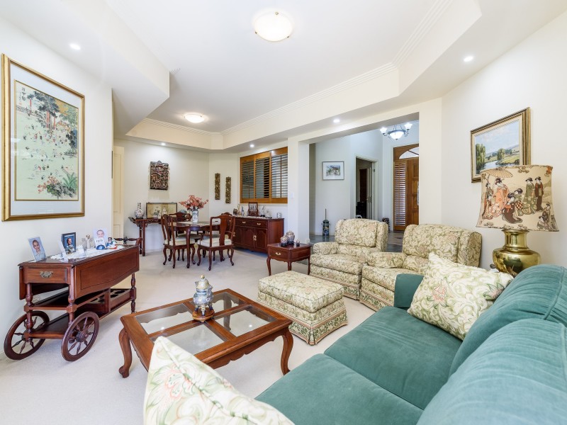 53 Chichester Drive, Arundel QLD 4214