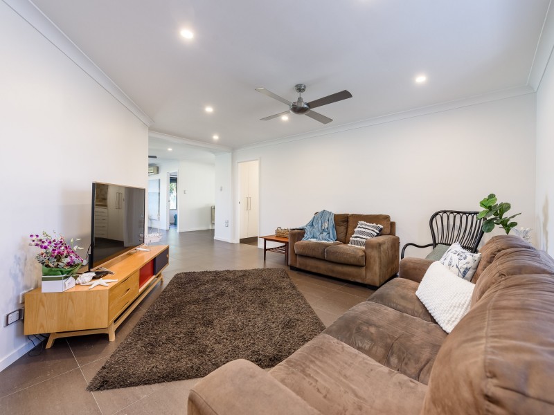 5 Bulla Court, Arundel QLD 4214