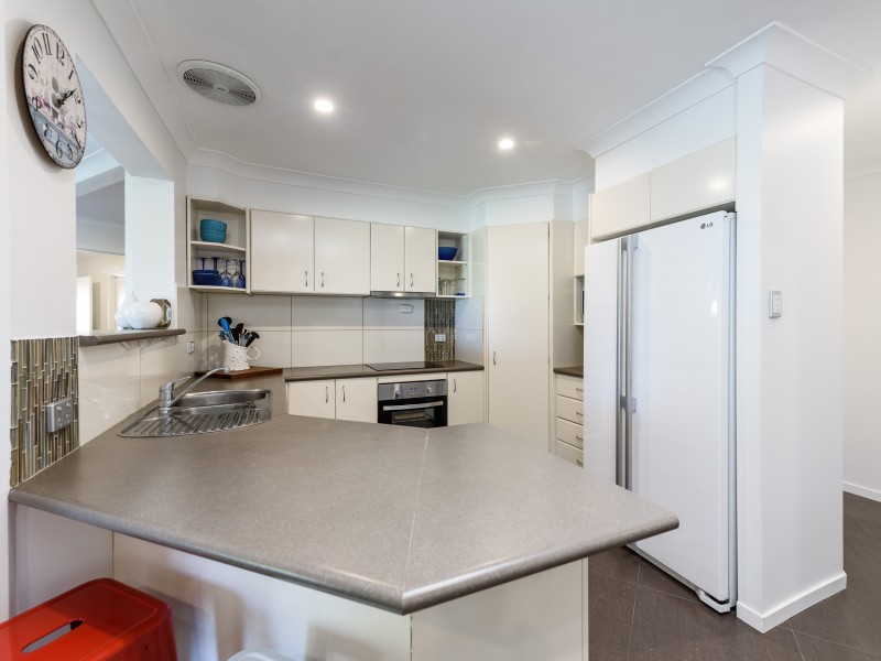 5 Bulla Court, Arundel QLD 4214