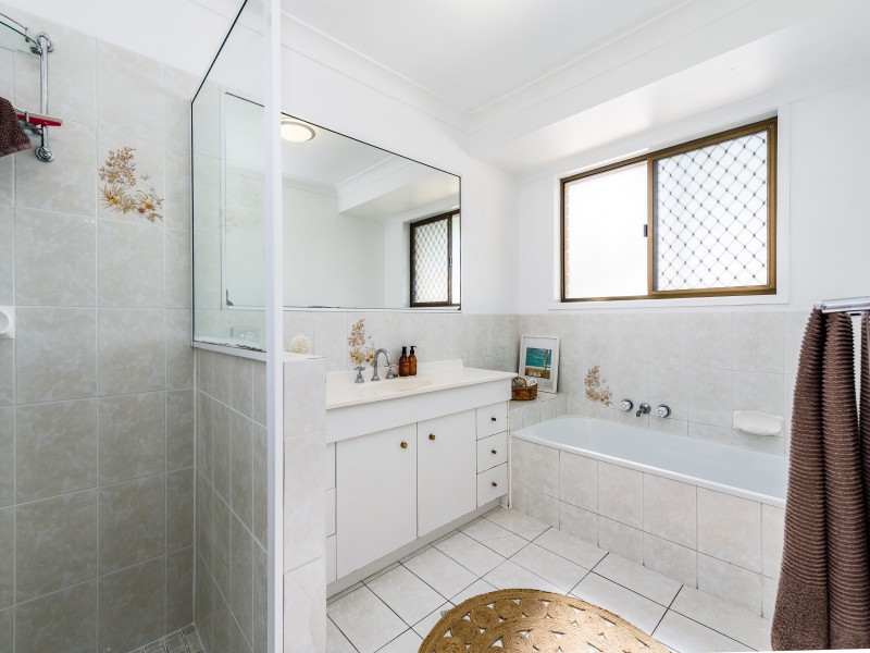 5 Bulla Court, Arundel QLD 4214