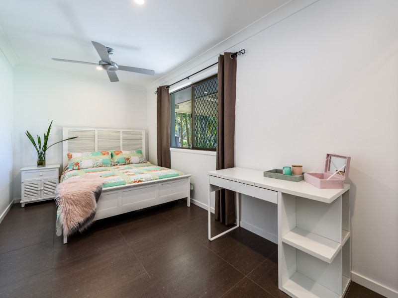 5 Bulla Court, Arundel QLD 4214