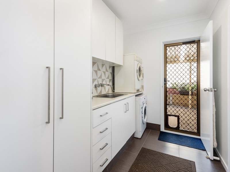 5 Bulla Court, Arundel QLD 4214