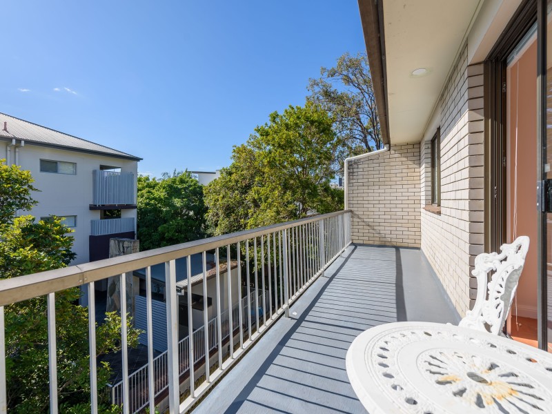 8/19 Middle Street, Labrador QLD 4215