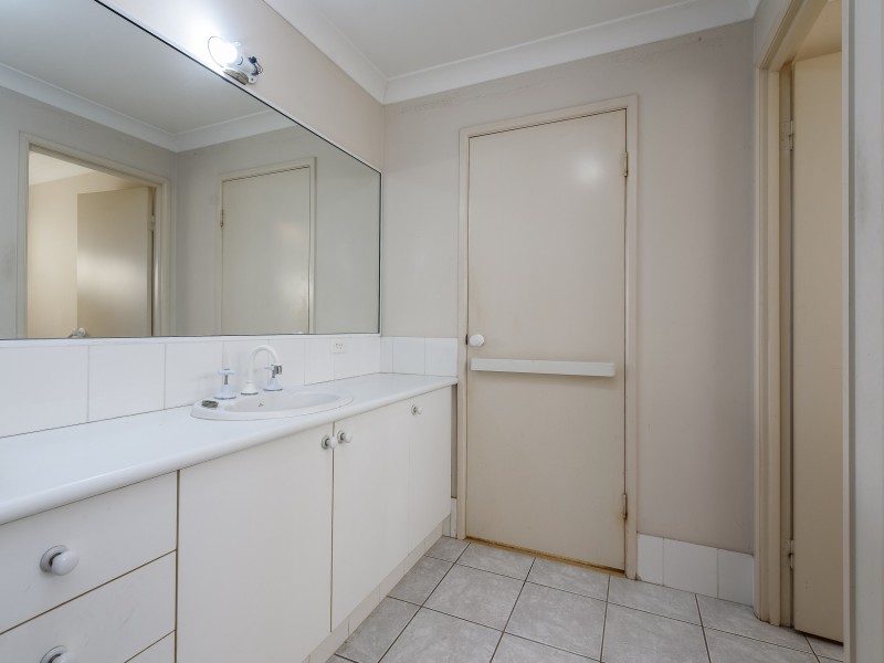 7 Putter Place, Arundel QLD 4214