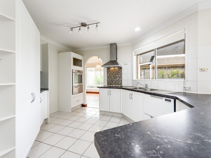 5 Open Drive, Arundel QLD 4214