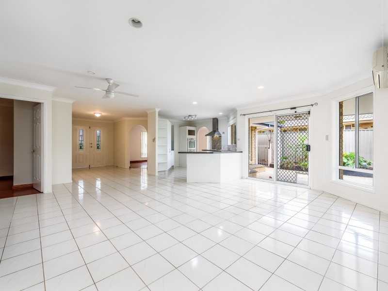 5 Open Drive, Arundel QLD 4214