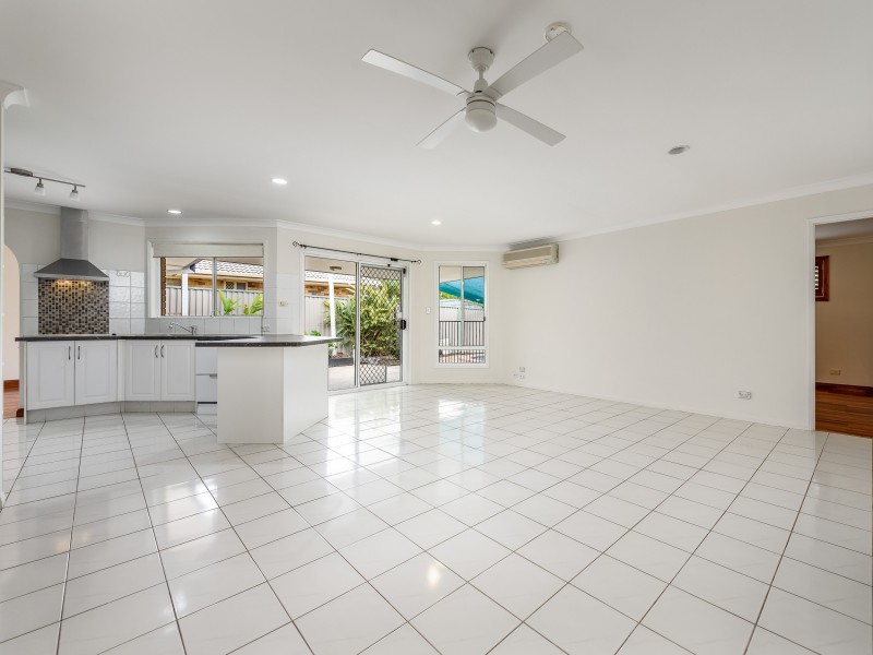 5 Open Drive, Arundel QLD 4214