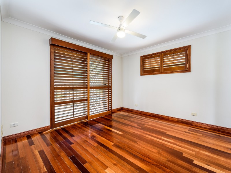 5 Open Drive, Arundel QLD 4214
