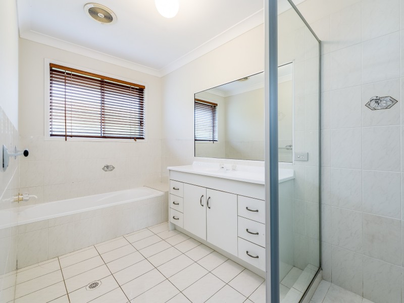 5 Open Drive, Arundel QLD 4214