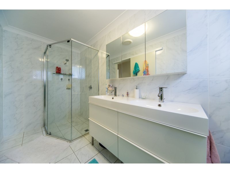 1/136 Whiting Street, Labrador QLD 4215