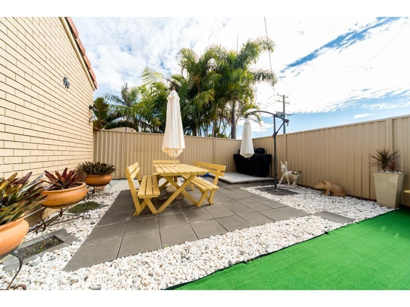 1/136 Whiting Street, Labrador QLD 4215