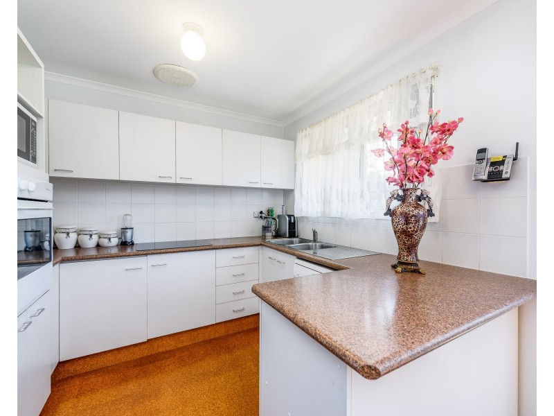 2/35 McMillan Street, Labrador QLD 4215