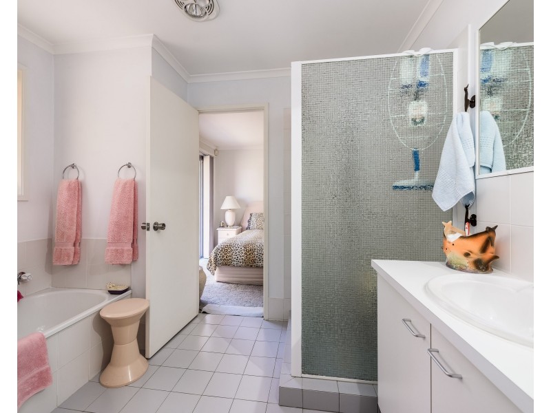 2/35 McMillan Street, Labrador QLD 4215