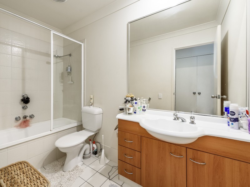 71/24 Amsonia Court, Arundel QLD 4214