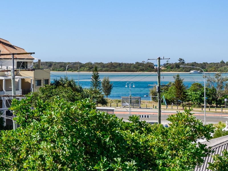 11/18-22 Parker Street, Labrador QLD 4215