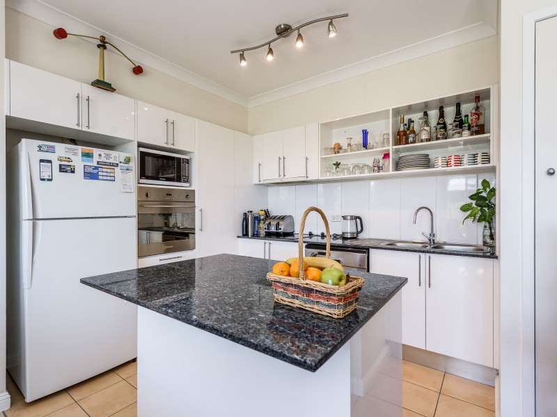 11/18-22 Parker Street, Labrador QLD 4215