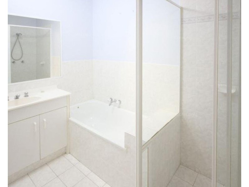 1/11 Jenaya Place, Labrador QLD 4215