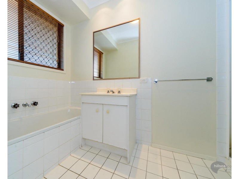 2/5 Elm Court, Labrador QLD 4215