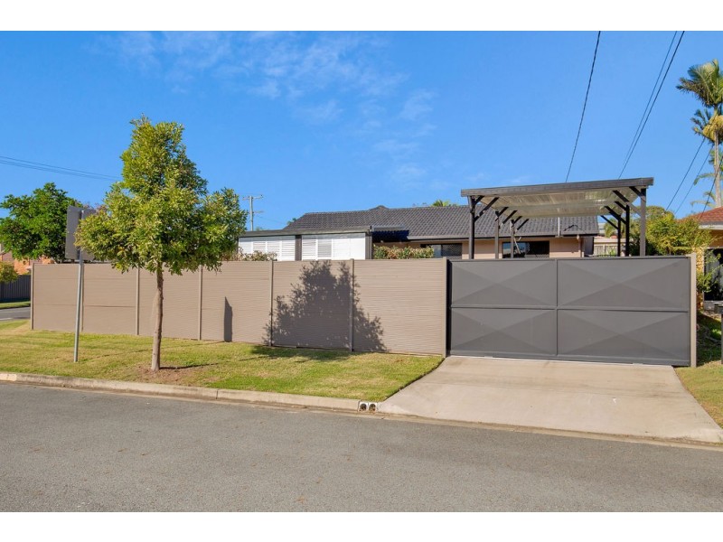 2 The Glade, Labrador QLD 4215