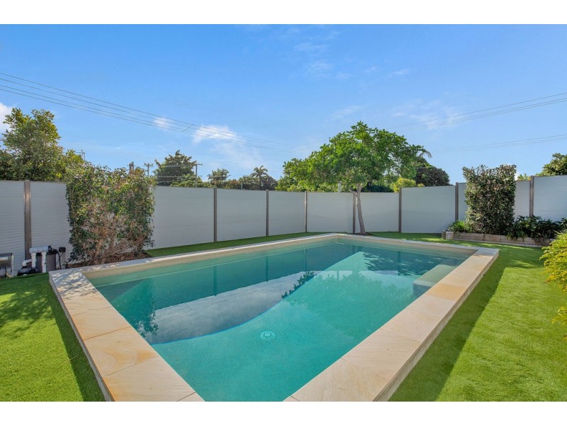 2 The Glade, Labrador QLD 4215