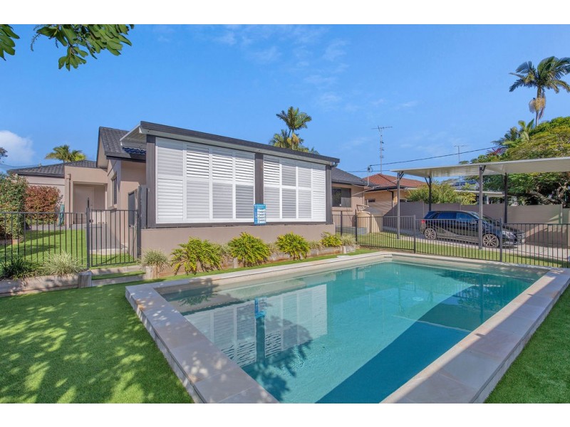 2 The Glade, Labrador QLD 4215