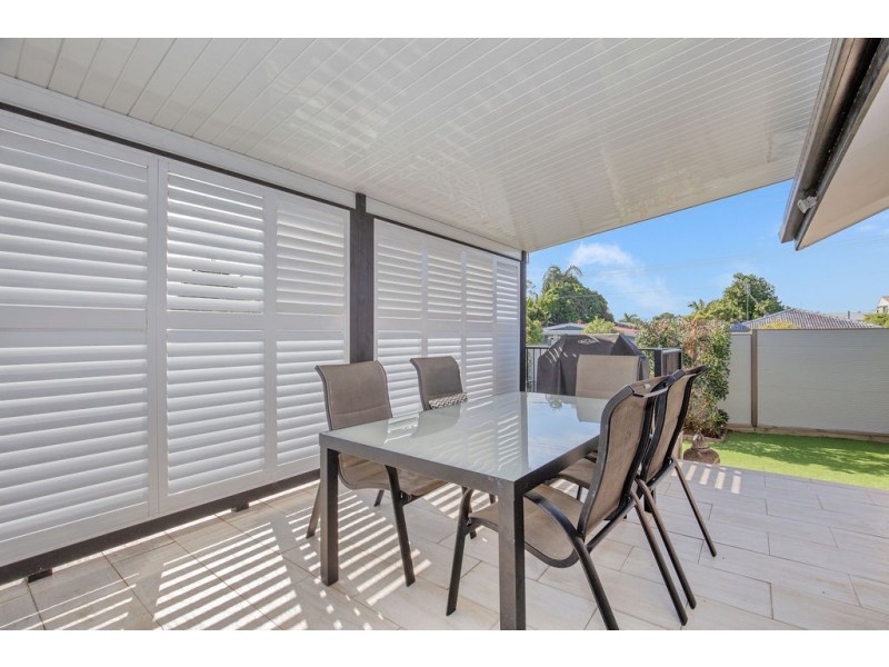 2 The Glade, Labrador QLD 4215