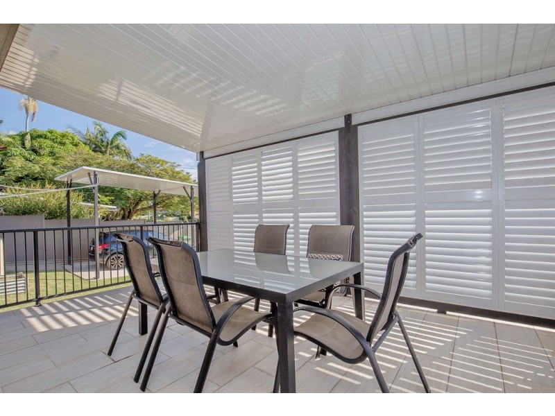 2 The Glade, Labrador QLD 4215