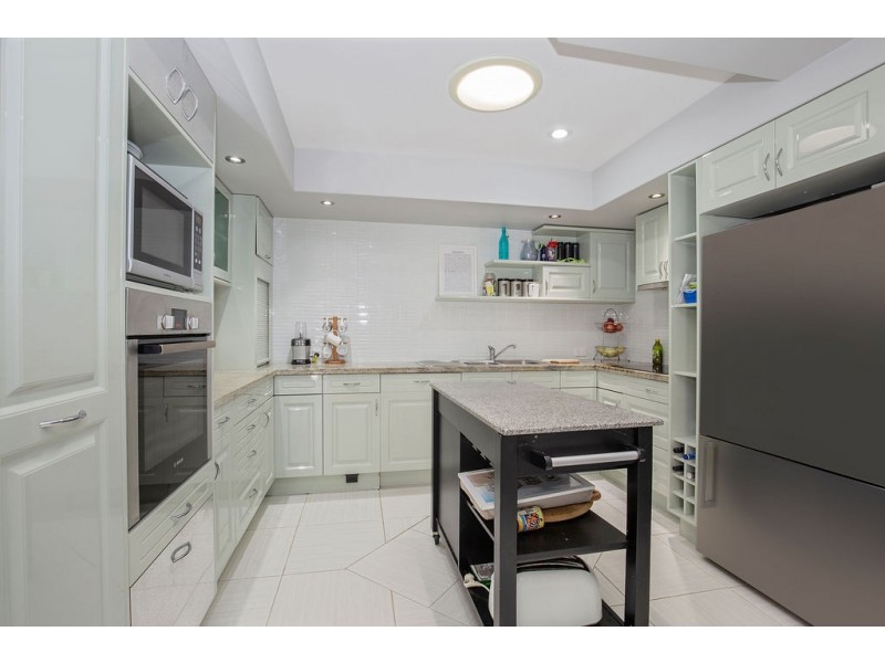 2 The Glade, Labrador QLD 4215