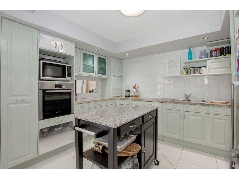 2 The Glade, Labrador QLD 4215