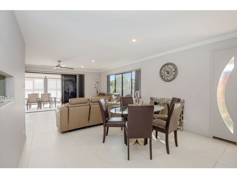 2 The Glade, Labrador QLD 4215