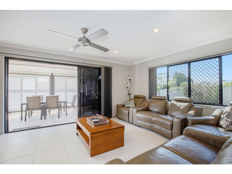 2 The Glade, Labrador QLD 4215