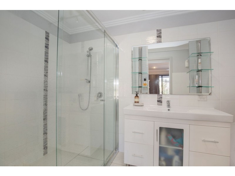 2 The Glade, Labrador QLD 4215