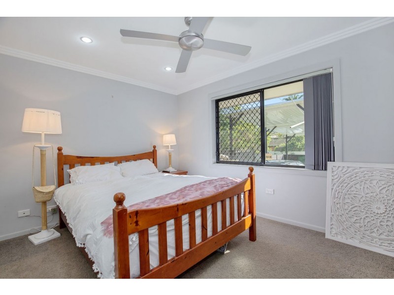 2 The Glade, Labrador QLD 4215