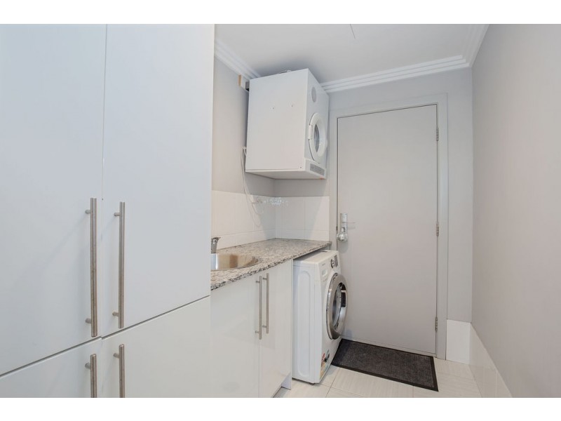 2 The Glade, Labrador QLD 4215